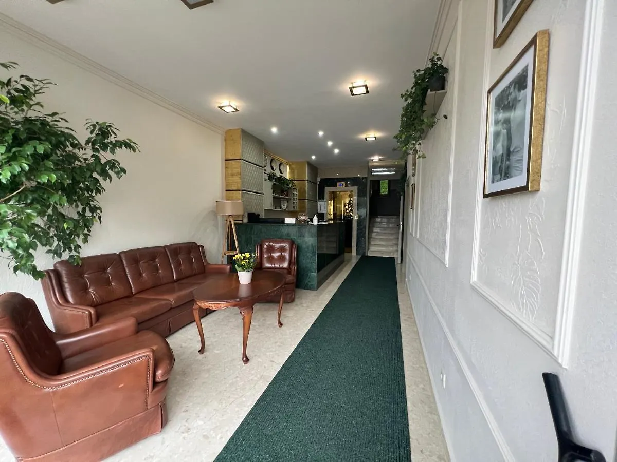 Family Hotel 007 София Болгария