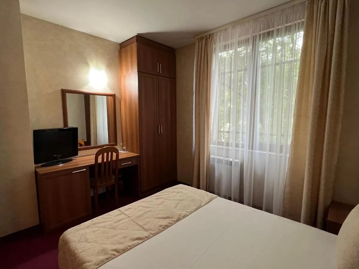 Family Hotel 007 София