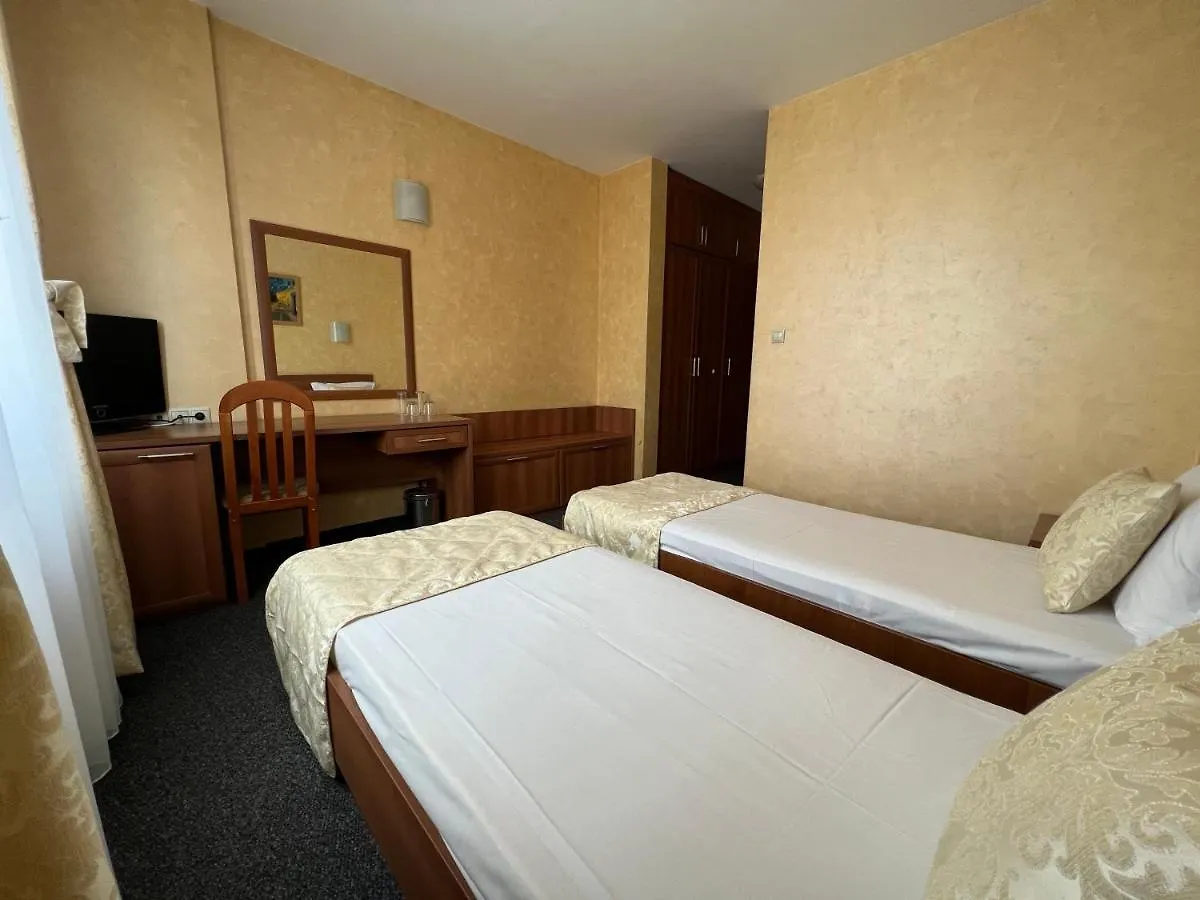 Family Hotel 007 София