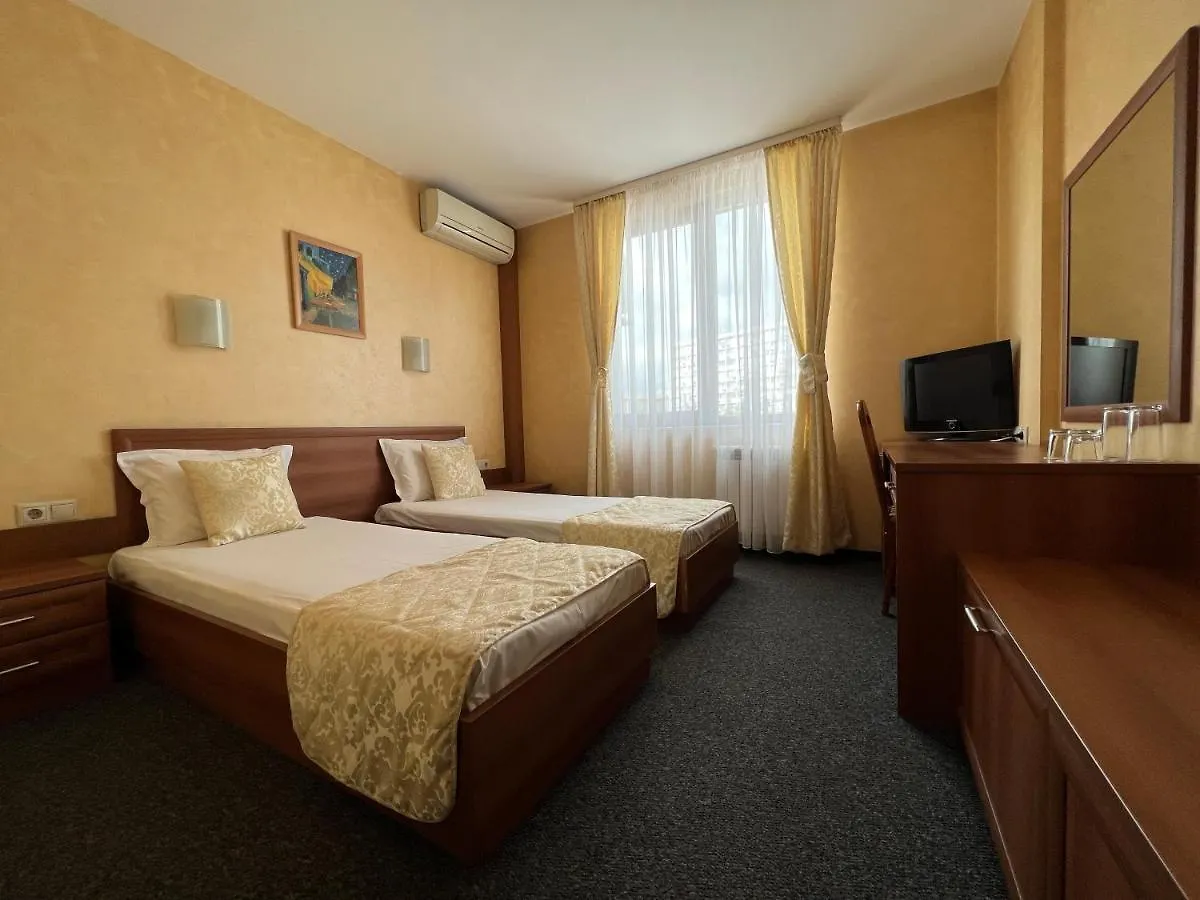Family Hotel 007 София